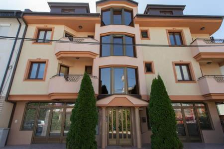 Kukunesh Apartments